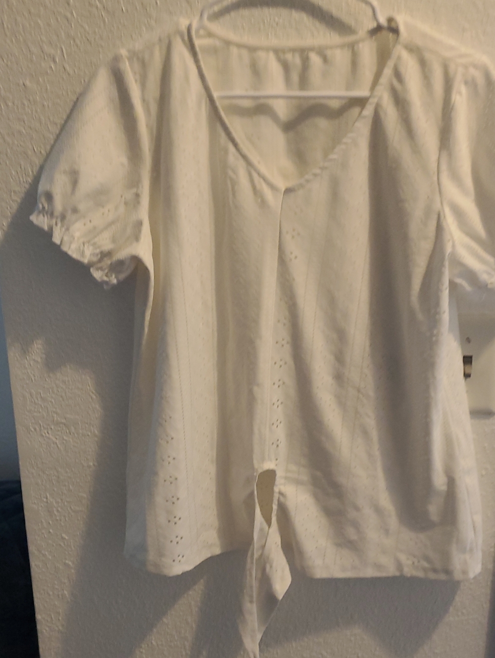 Source Unknown Cream Eyelet Tie-Front V-Neck Blouse